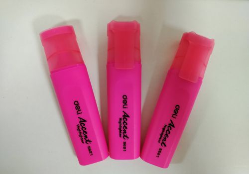 Bút dấu dòng màu hồngdeli S621