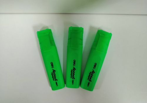 Bút dấu dòng màu xanh lá deli S621