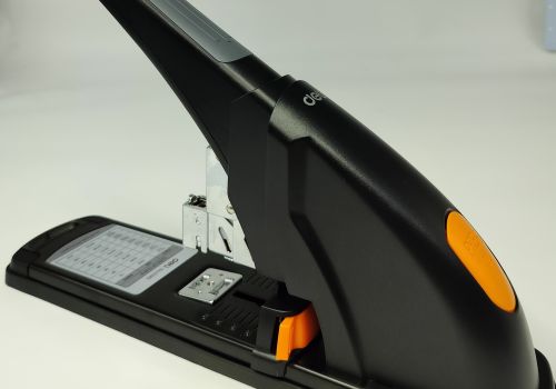 Dập ghim đại deli DL0385